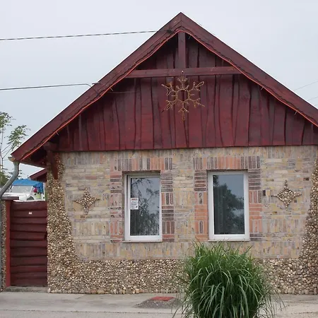 Vendegszallo Guest house Sarkeszi